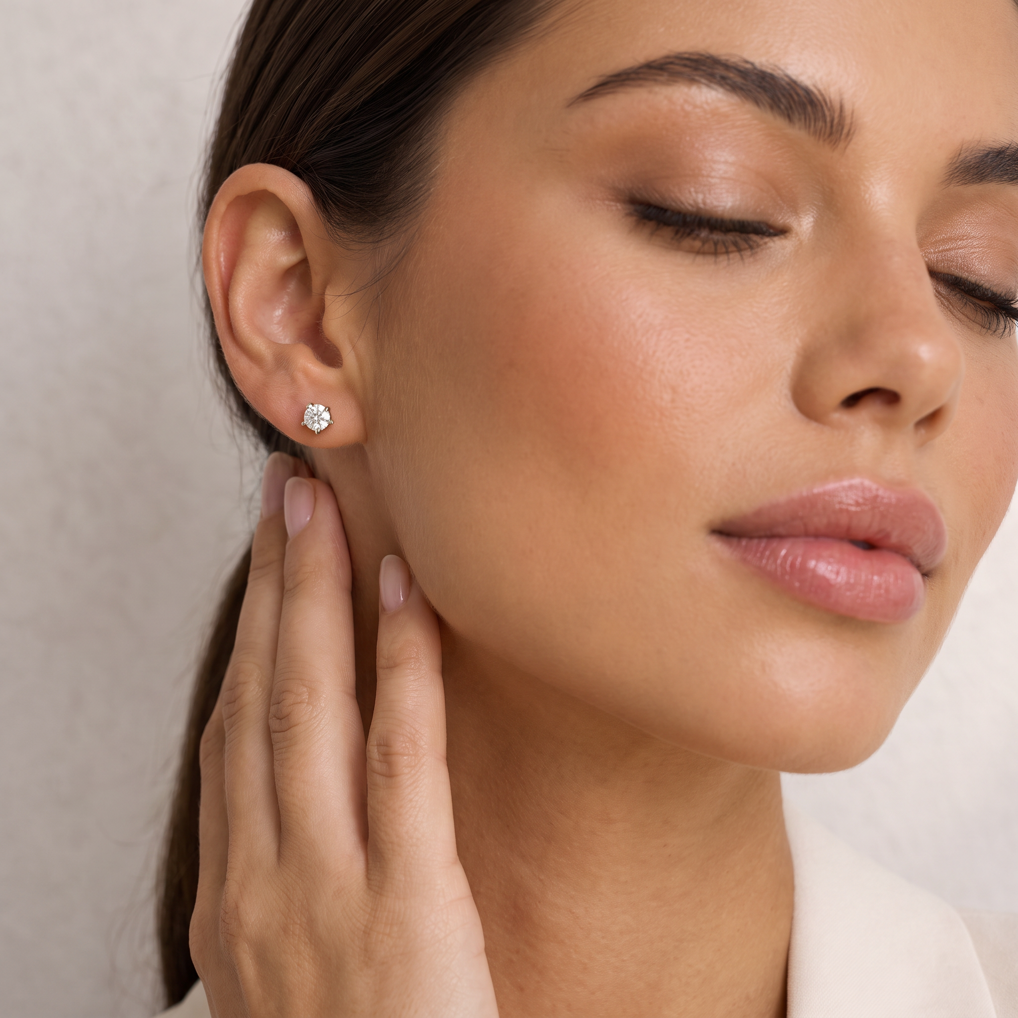 Elegant Floral Basket Diamond Stud