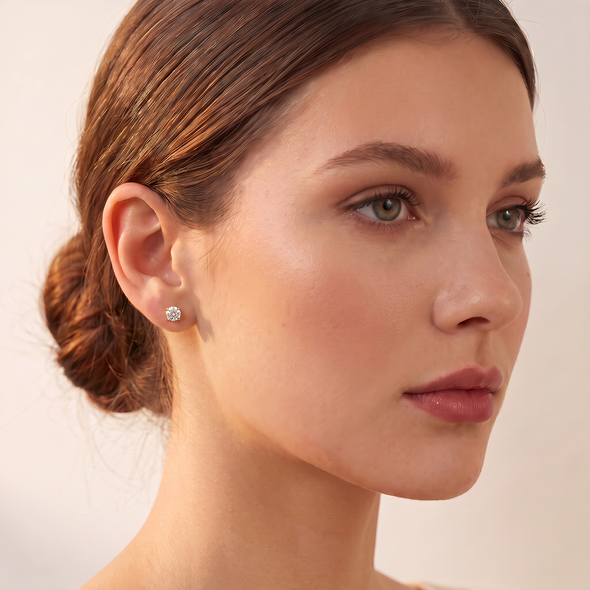 Sophisticated Three Prong Diamond Studs