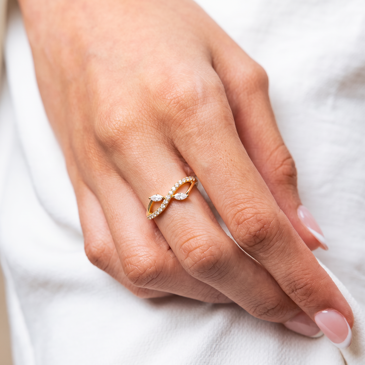Graceful Leaf Twist Marquise Round Lab Grown Ring